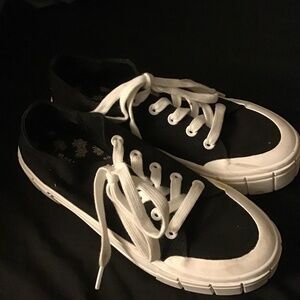 Mad Love womens sneakers size9